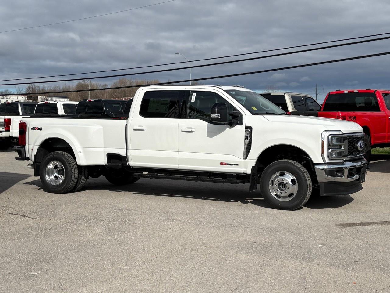 2026 Ford F-350 Super Duty DRW LARIAT 4WD CREW CAB 8' BOX Photo