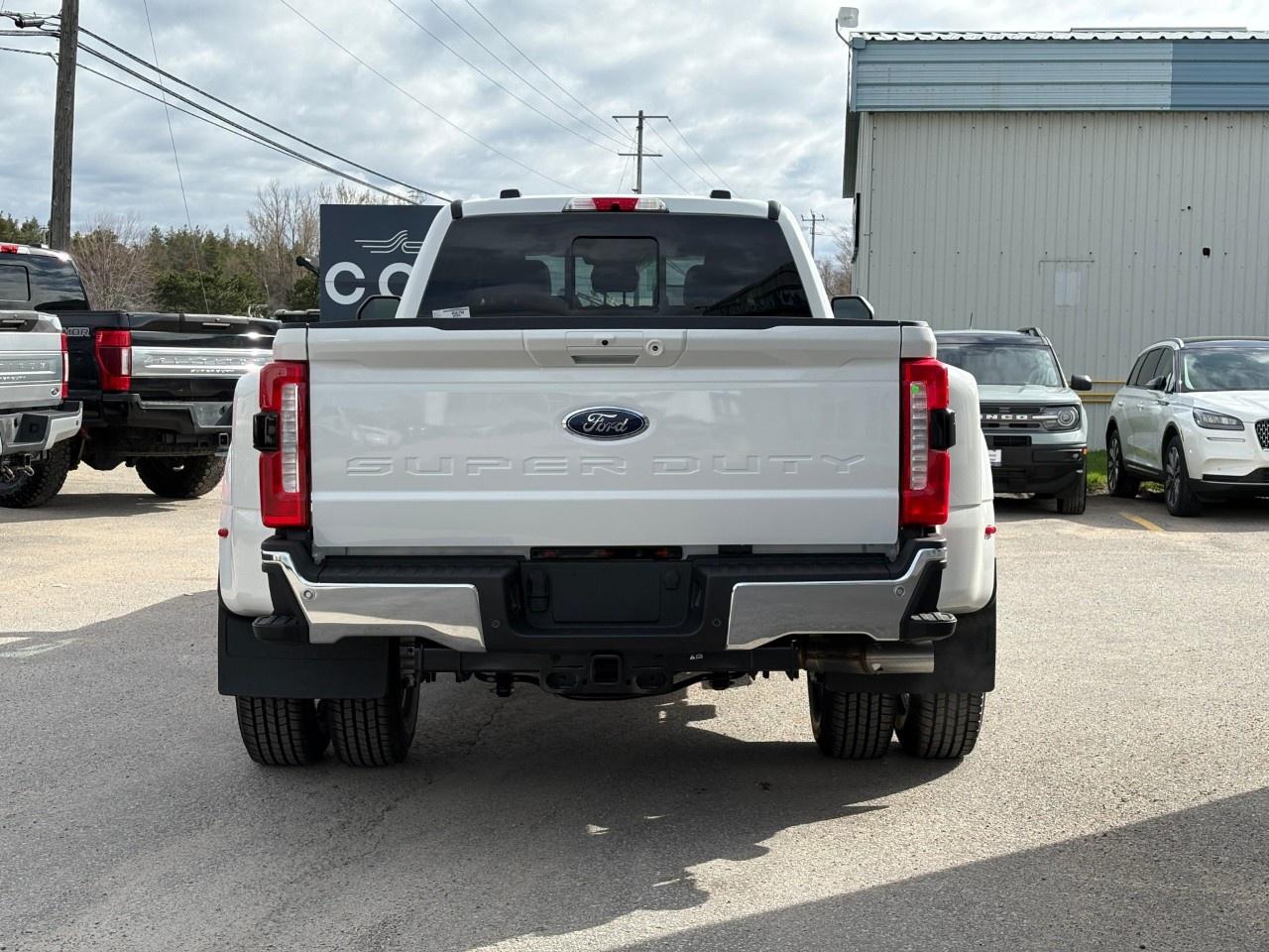 2026 Ford F-350 Super Duty DRW LARIAT 4WD CREW CAB 8' BOX Photo