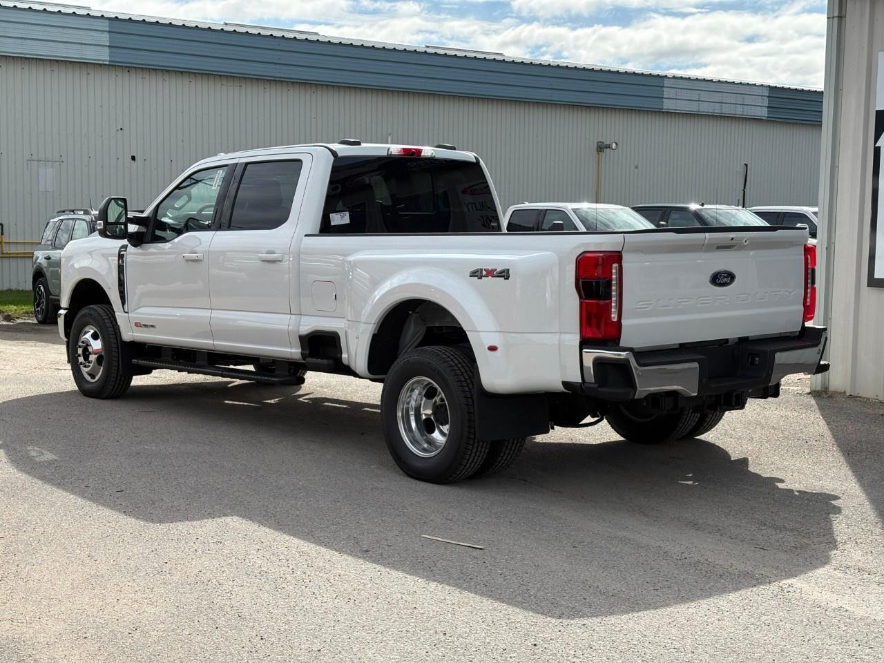 2026 Ford F-350 Super Duty DRW LARIAT 4WD CREW CAB 8' BOX Photo
