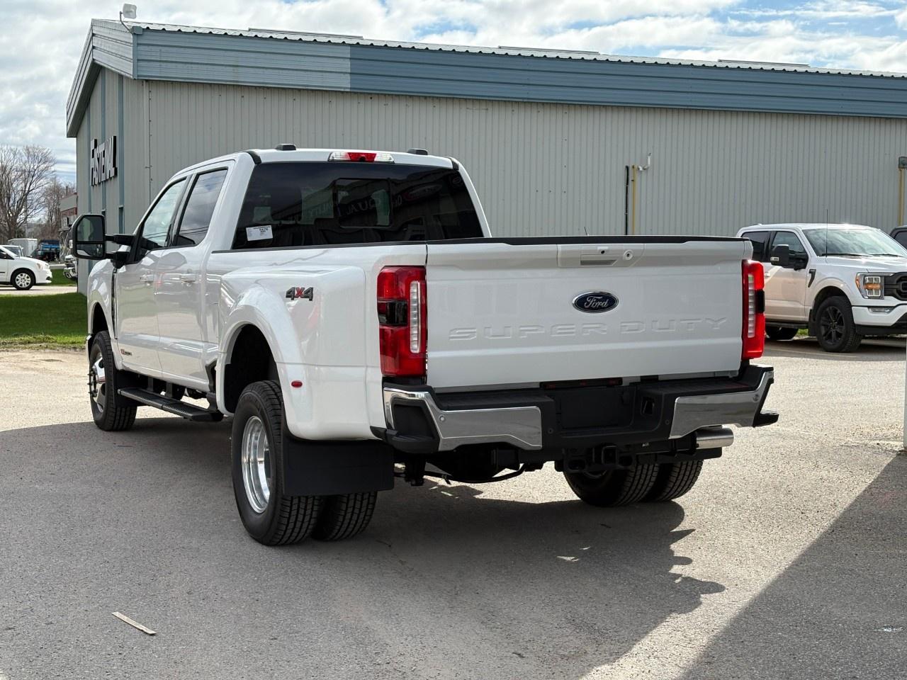 2026 Ford F-350 Super Duty DRW LARIAT 4WD CREW CAB 8' BOX Photo