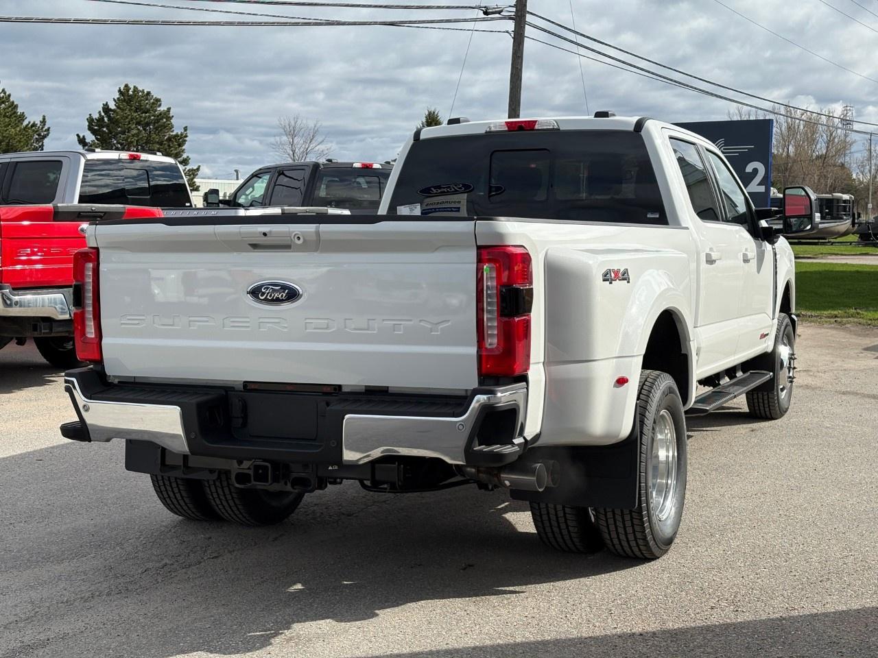 2026 Ford F-350 Super Duty DRW LARIAT 4WD CREW CAB 8' BOX Photo