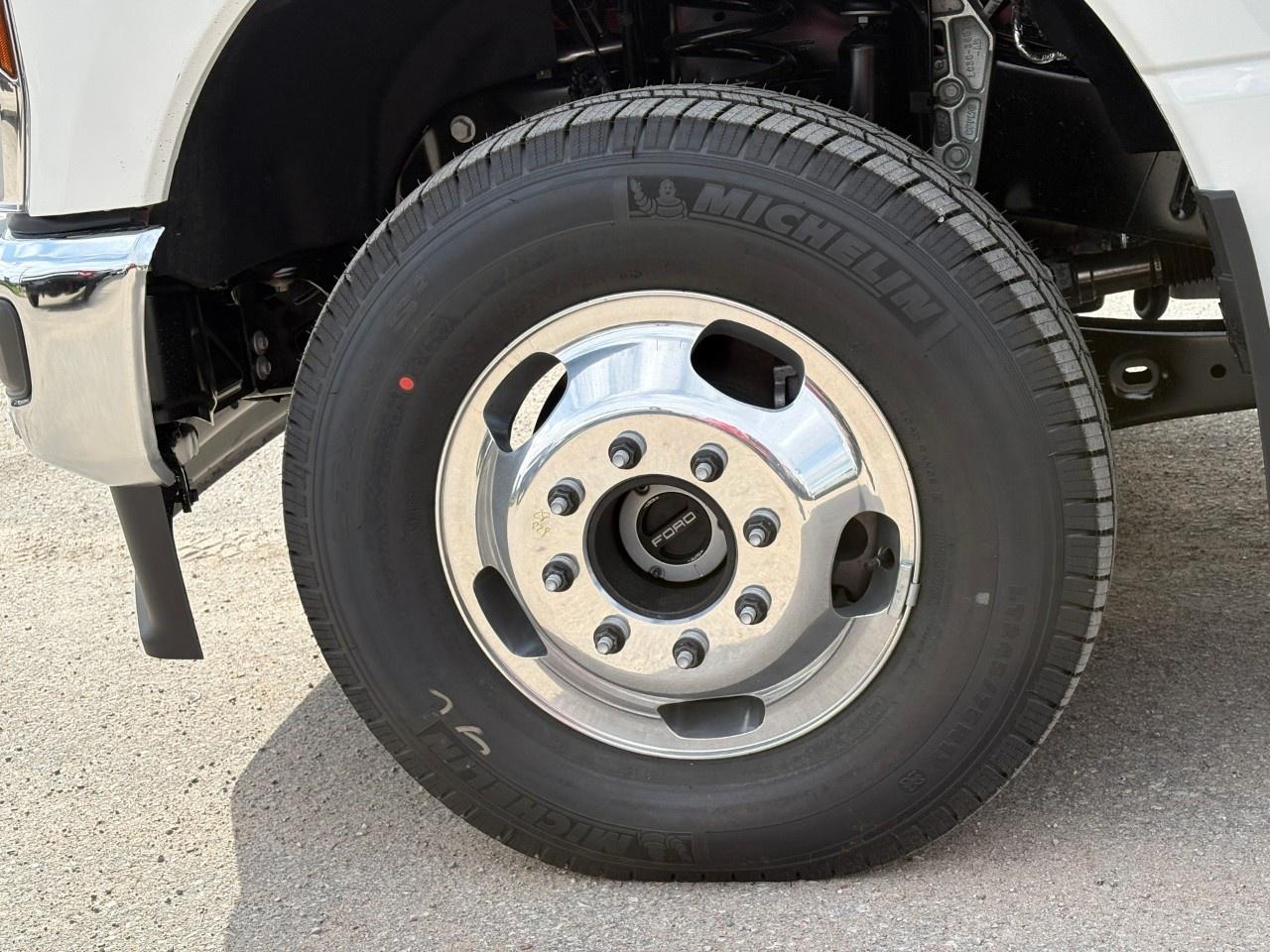 2026 Ford F-350 Super Duty DRW LARIAT 4WD CREW CAB 8' BOX Photo