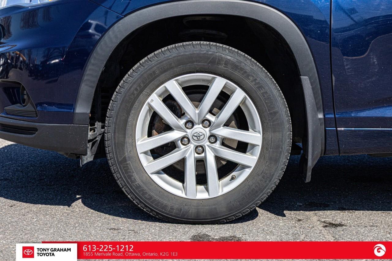 2015 Toyota Highlander LE Photo