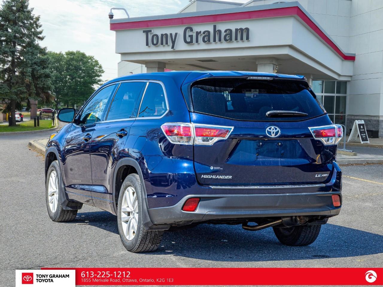 2015 Toyota Highlander LE Photo