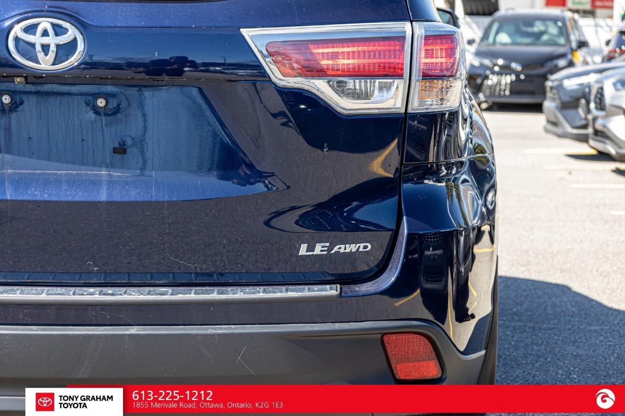 2015 Toyota Highlander LE Photo