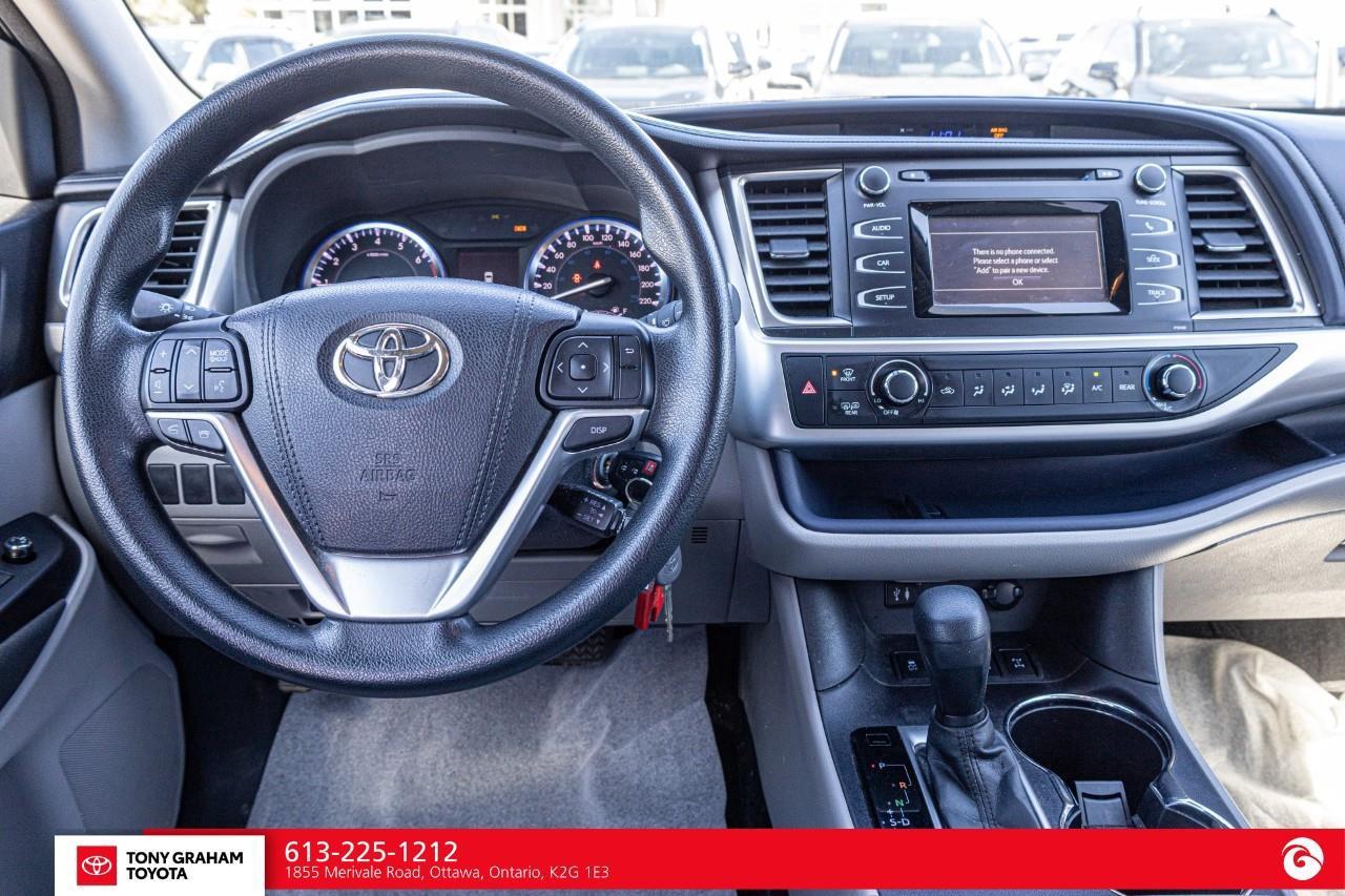 2015 Toyota Highlander LE Photo