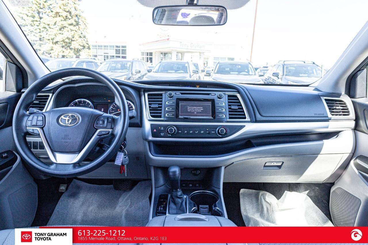 2015 Toyota Highlander LE Photo