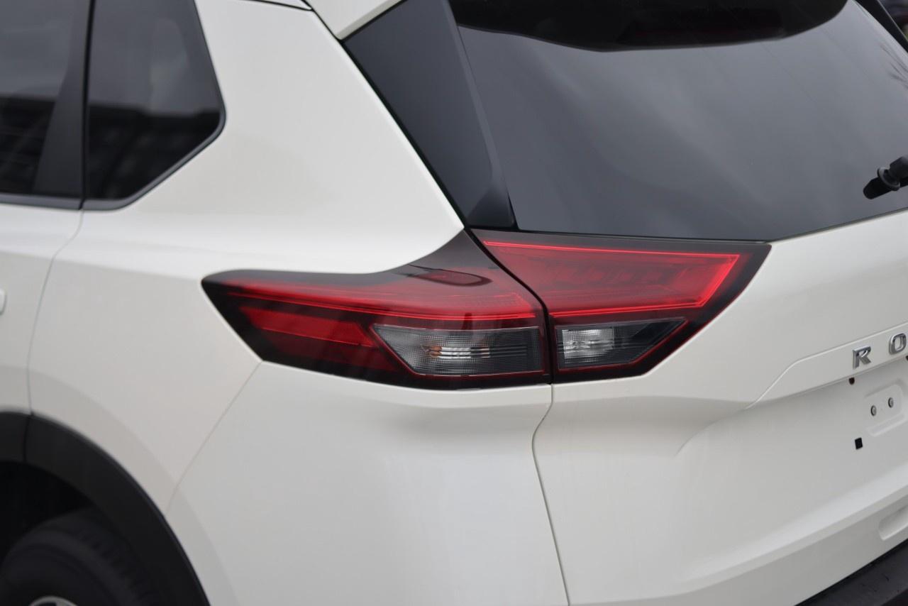 2022 Nissan Rogue AWD SV Photo