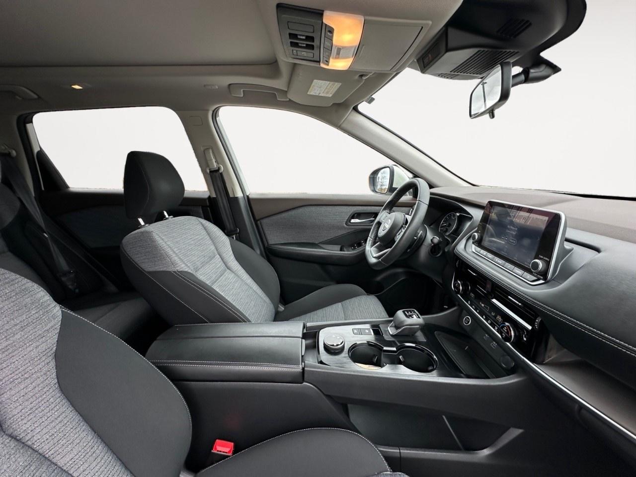 2022 Nissan Rogue AWD SV Photo