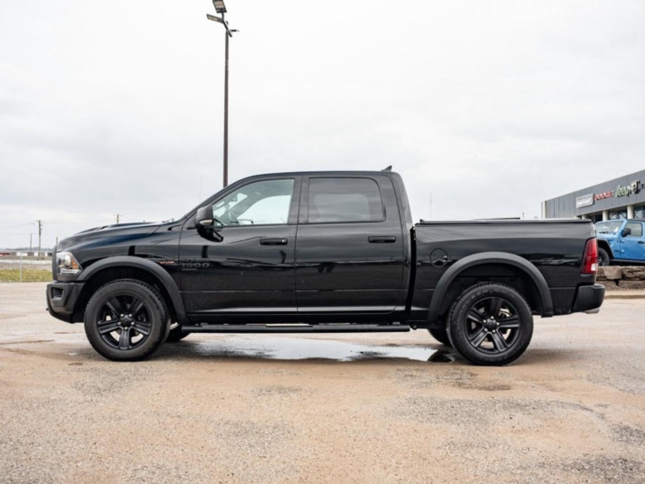 2021 RAM 1500 Classic WARLOCK Photo4