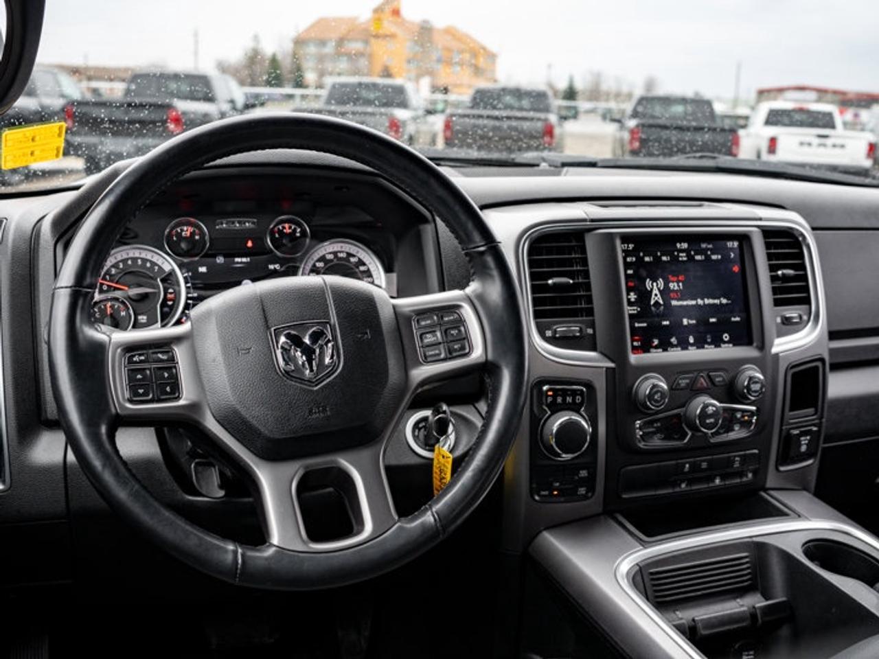 2021 RAM 1500 Classic WARLOCK Photo2