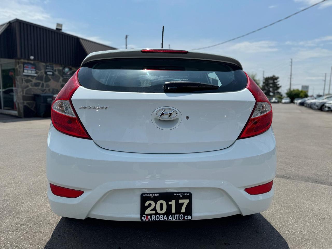 2017 Hyundai Accent SE  HB Auto SE NO ACCIDENT NEW TIRES+ BRAKES B-TOO Photo3