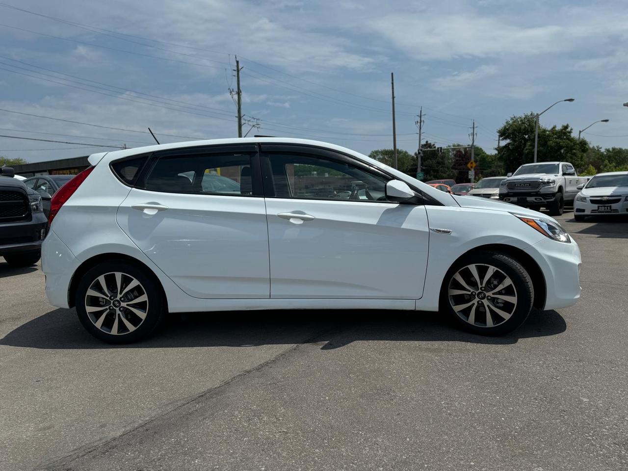 2017 Hyundai Accent SE  HB Auto SE NO ACCIDENT NEW TIRES+ BRAKES B-TOO Photo