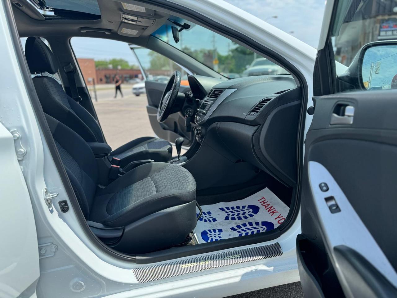 2017 Hyundai Accent SE  HB Auto SE NO ACCIDENT NEW TIRES+ BRAKES B-TOO Photo