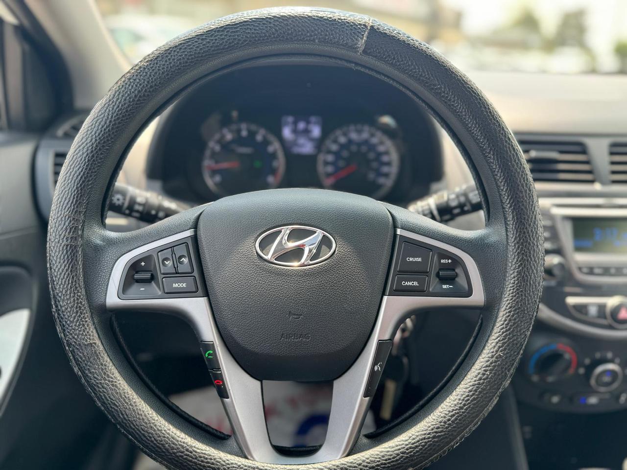 2017 Hyundai Accent SE  HB Auto SE NO ACCIDENT NEW TIRES+ BRAKES B-TOO Photo