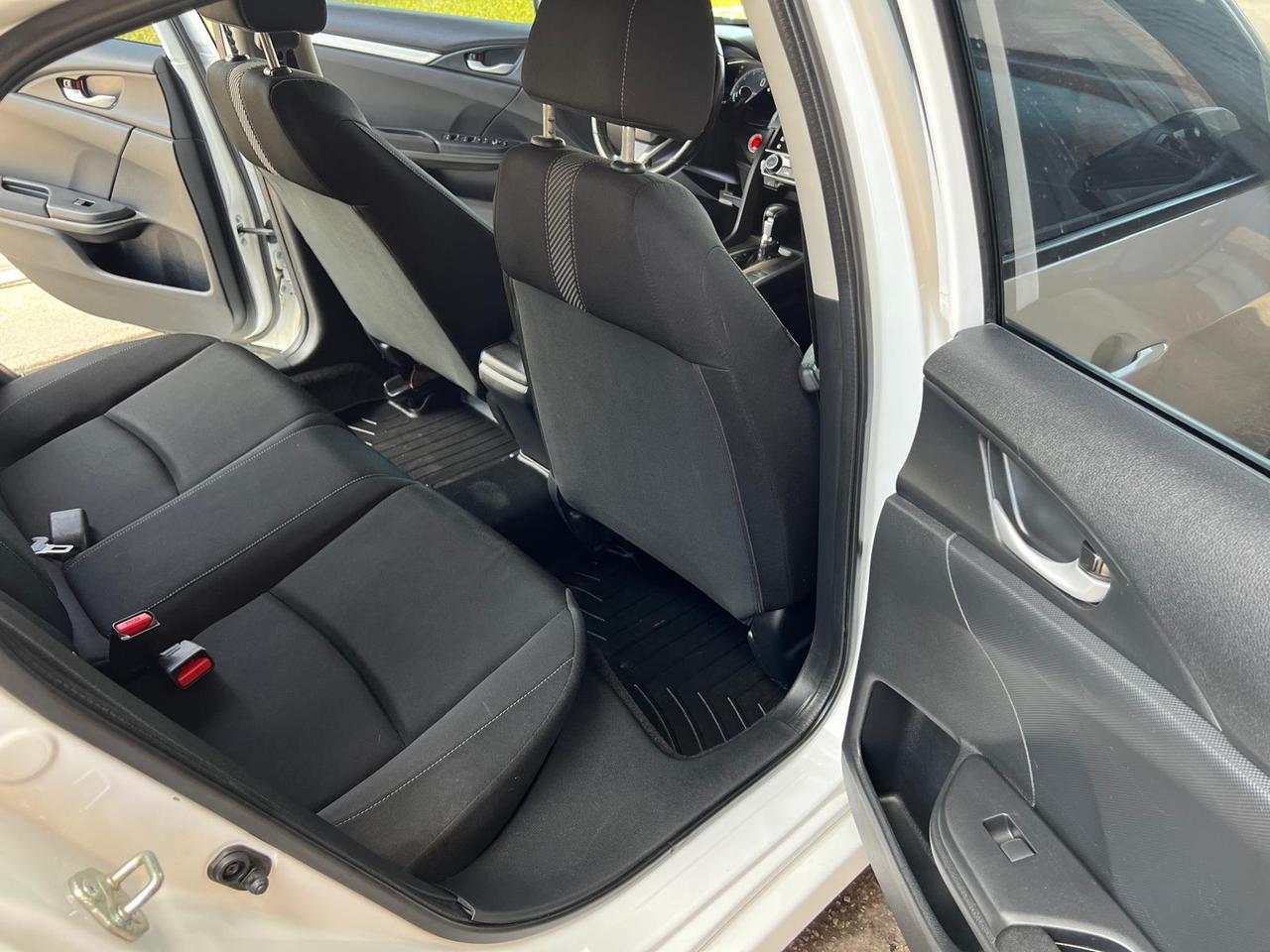 2018 Honda Civic SE  HEATED SEATS BLUETOOTH BACKUP CAM LANE KEEP Photo