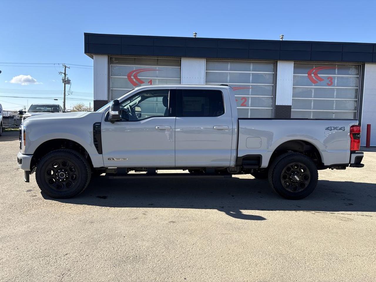 2026 Ford F-350 Super Duty SRW LARIAT 6.8' Box 618A Photo3