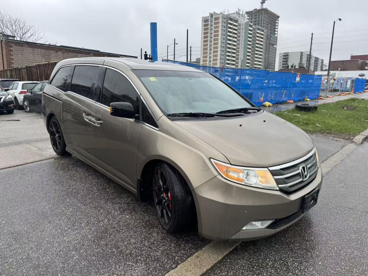 2013 Honda Odyssey 4DR WGN TOURING W/RES & NAVI Photo2