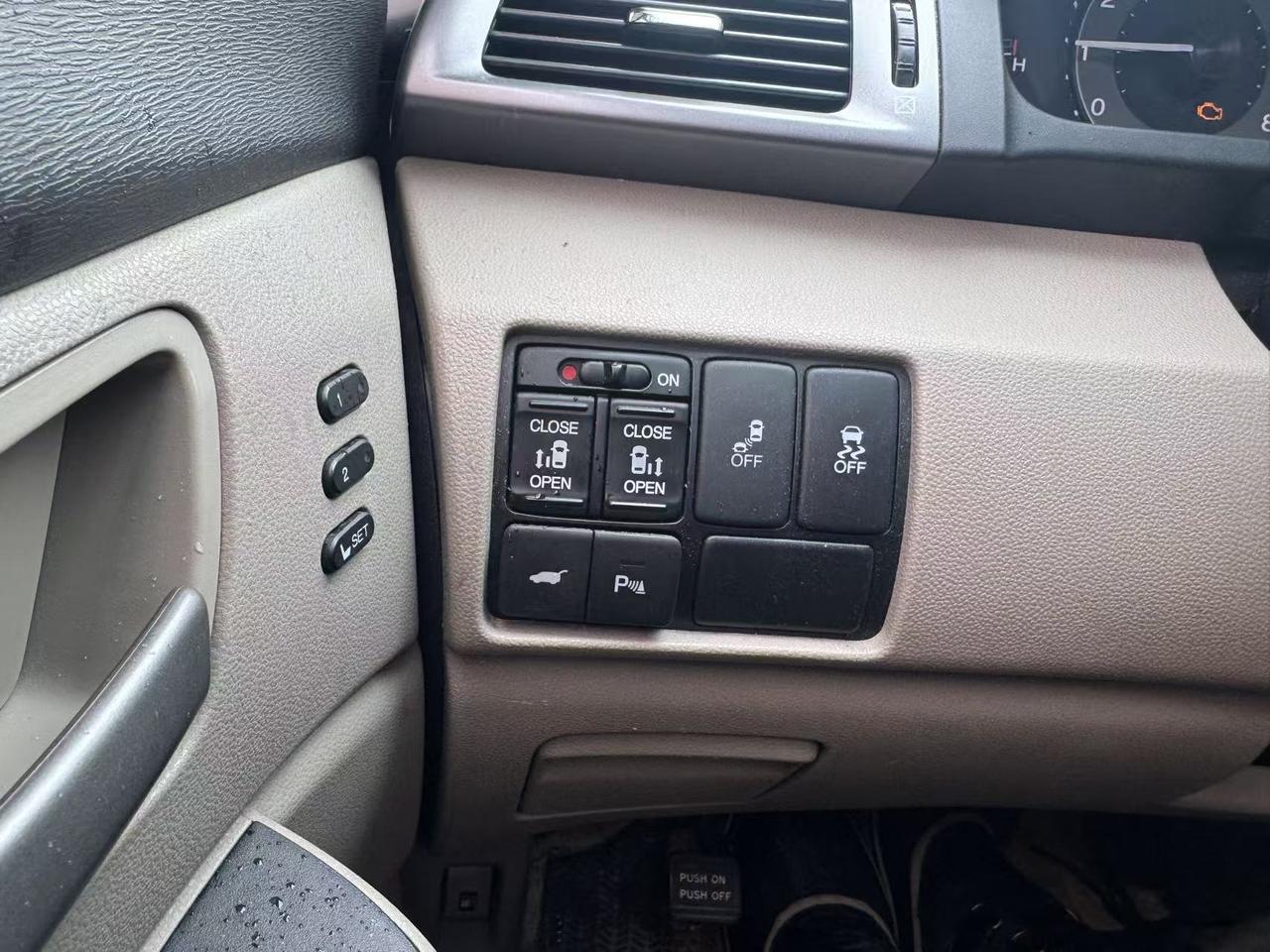 2013 Honda Odyssey 4DR WGN TOURING W/RES & NAVI Photo