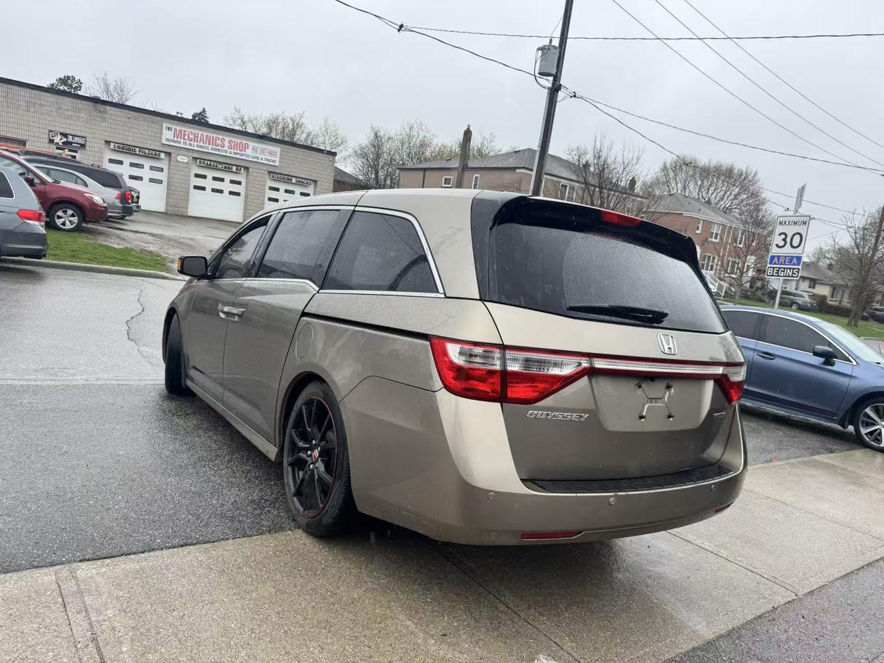 2013 Honda Odyssey 4DR WGN TOURING W/RES & NAVI Photo
