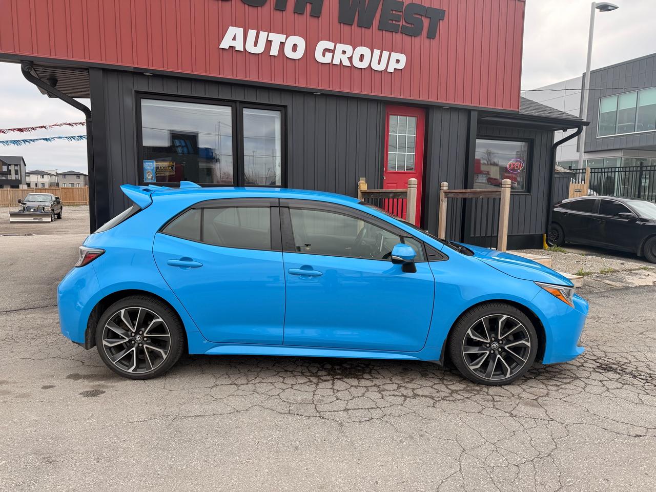 2021 Toyota Corolla SE Hatchback Photo