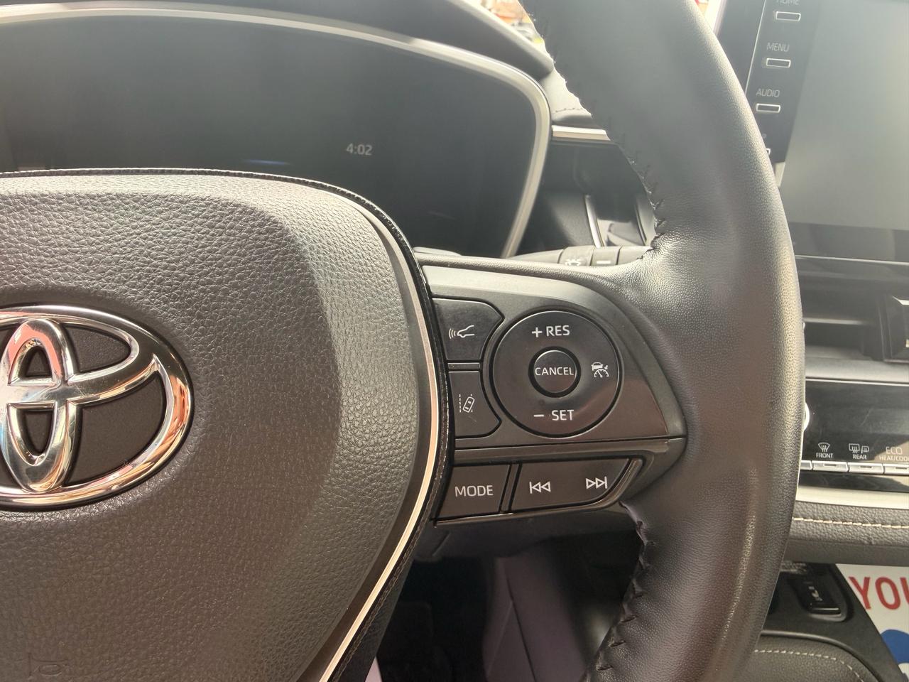 2021 Toyota Corolla SE Hatchback Photo