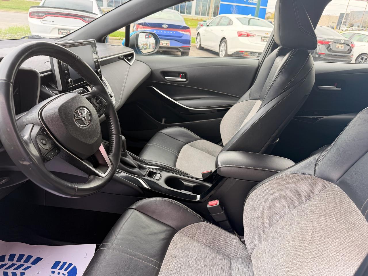 2021 Toyota Corolla SE Hatchback Photo