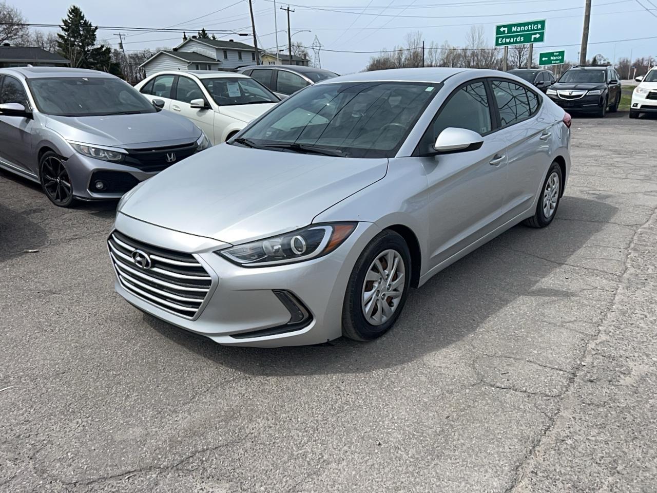 2017 Hyundai Elantra LE Photo2