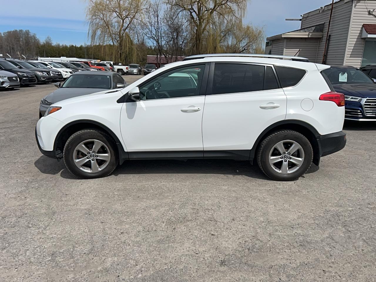 2015 Toyota RAV4 XLE Photo3