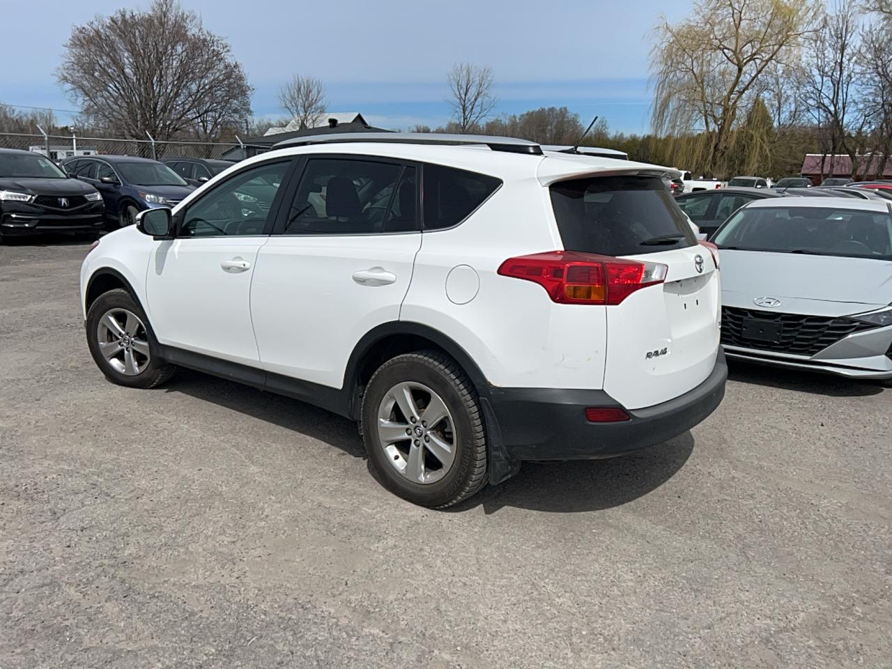 2015 Toyota RAV4 XLE Photo4