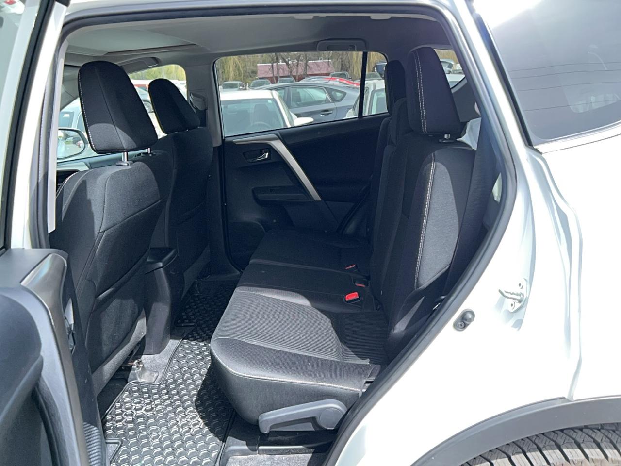 2015 Toyota RAV4 XLE Photo