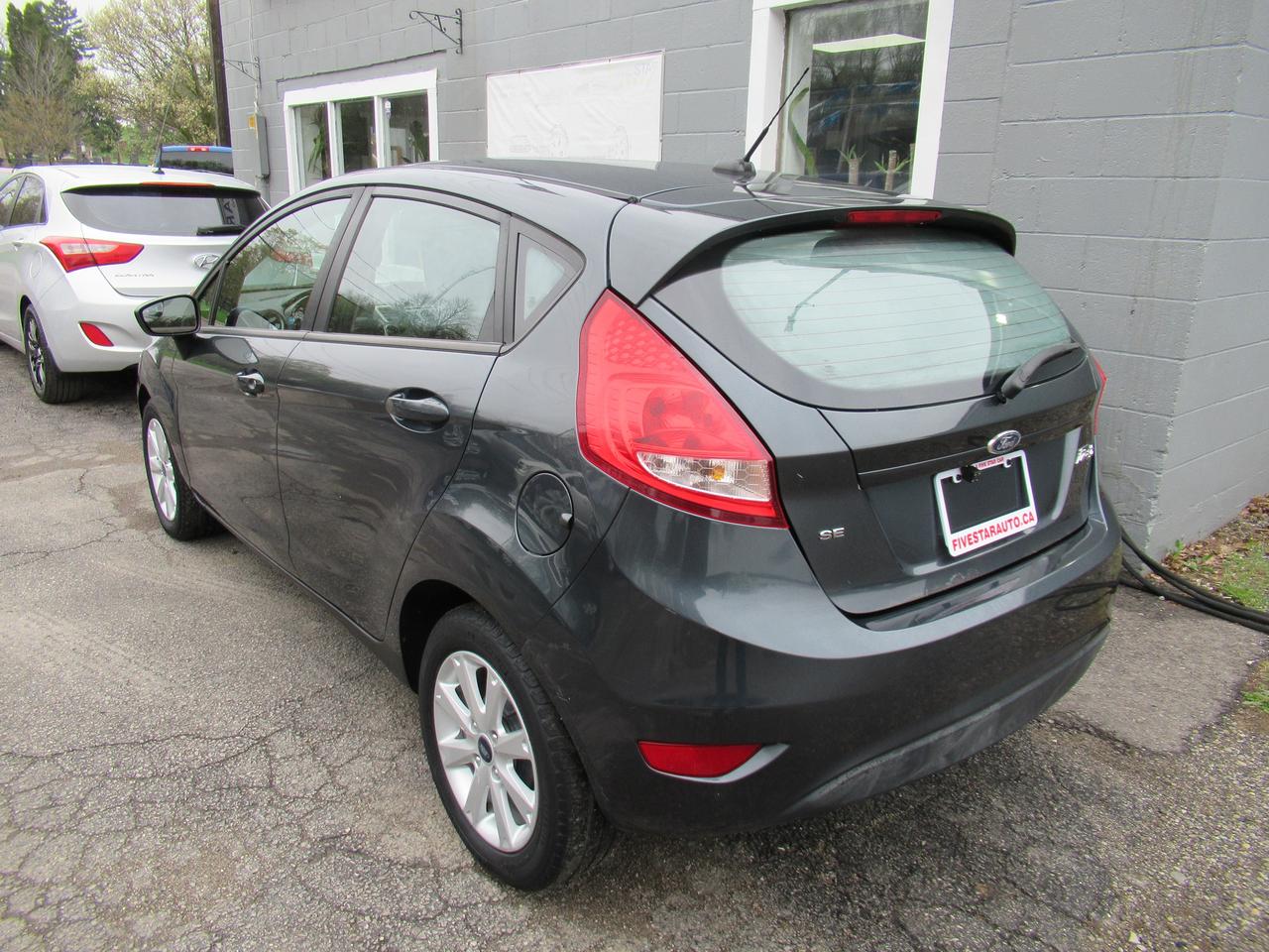 2011 Ford Fiesta SE Photo