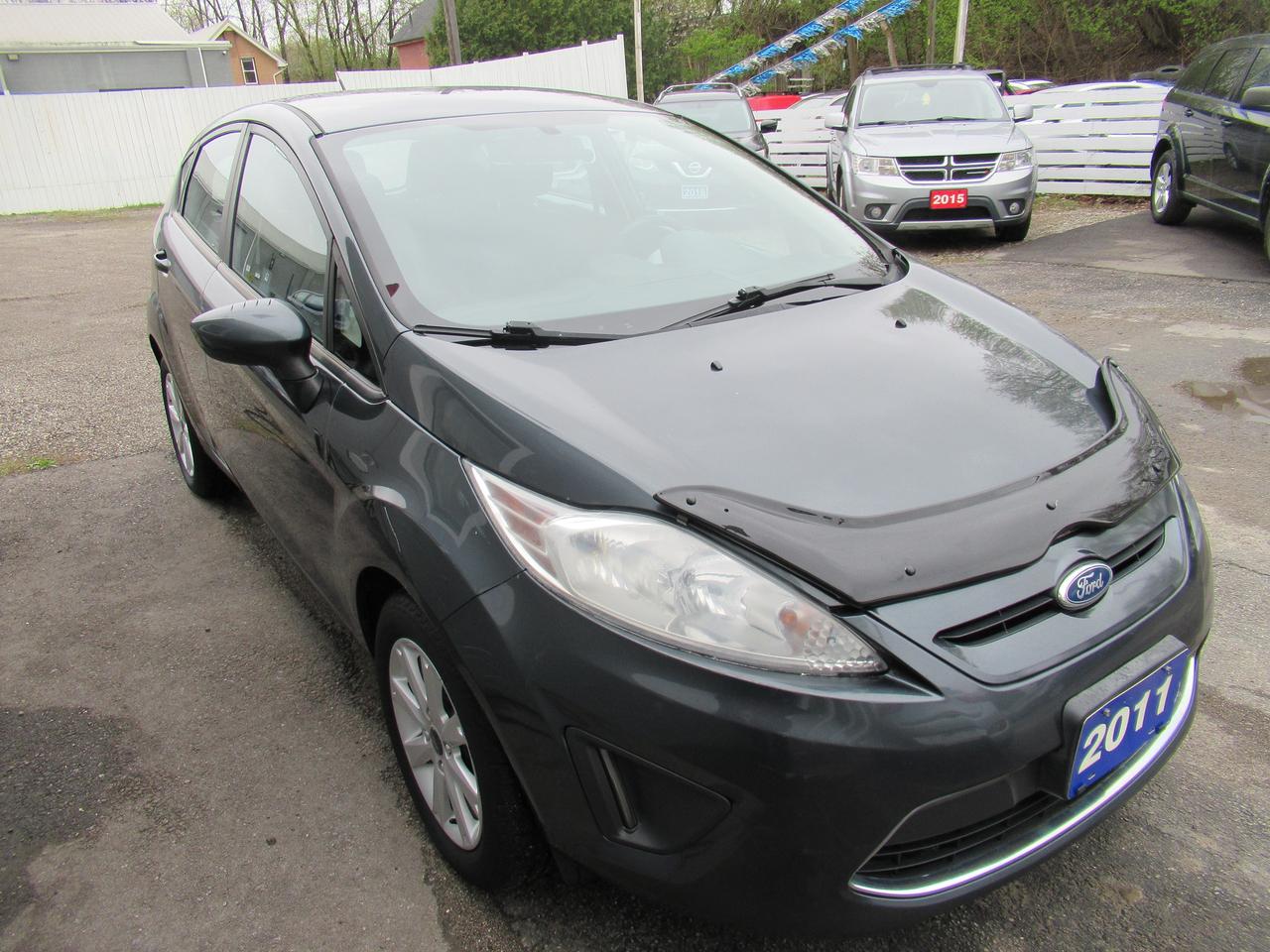 2011 Ford Fiesta SE Photo