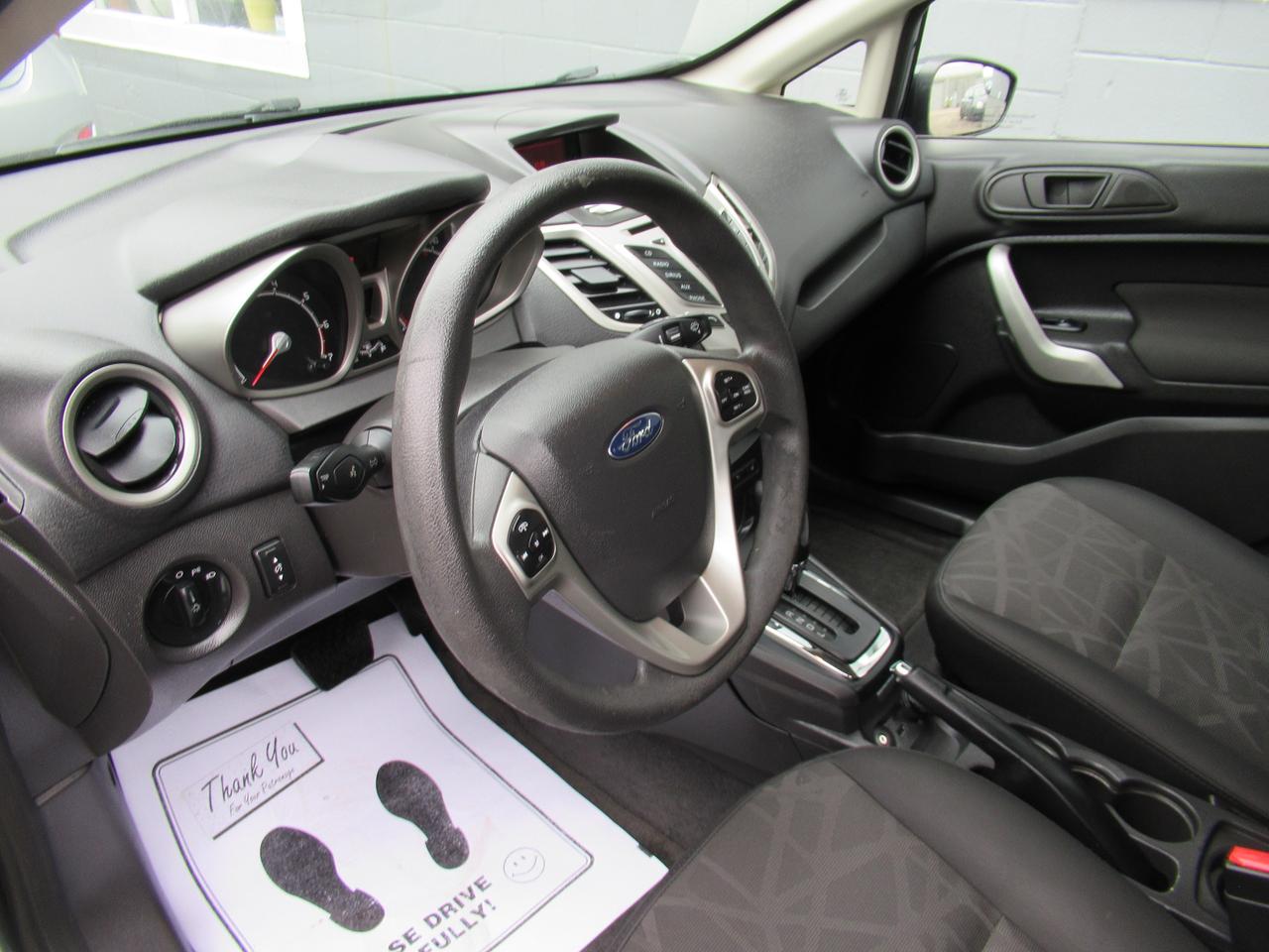 2011 Ford Fiesta SE Photo4