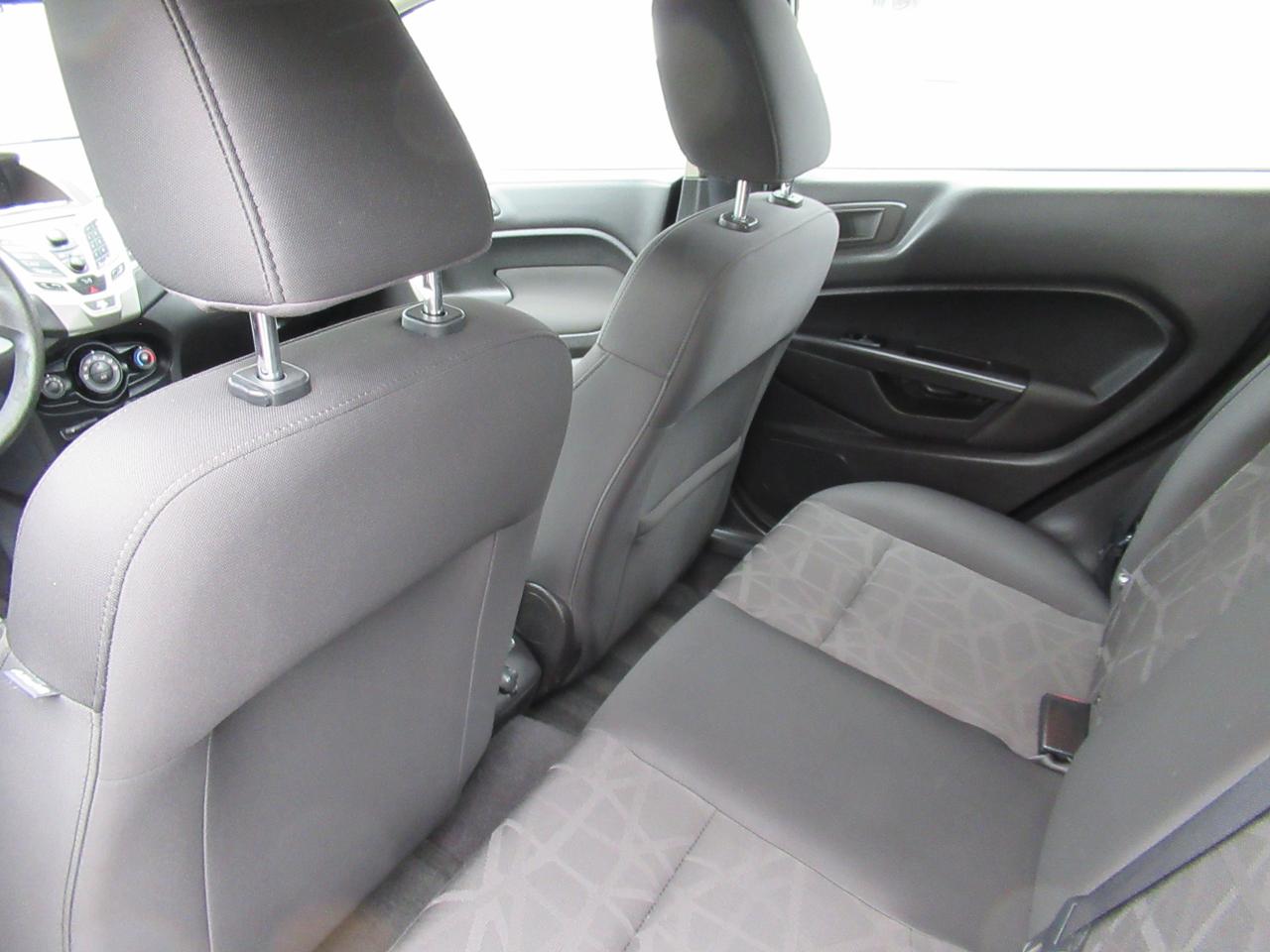 2011 Ford Fiesta SE Photo