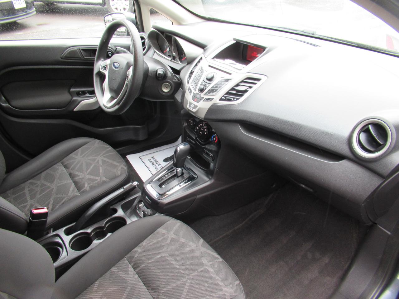 2011 Ford Fiesta SE Photo