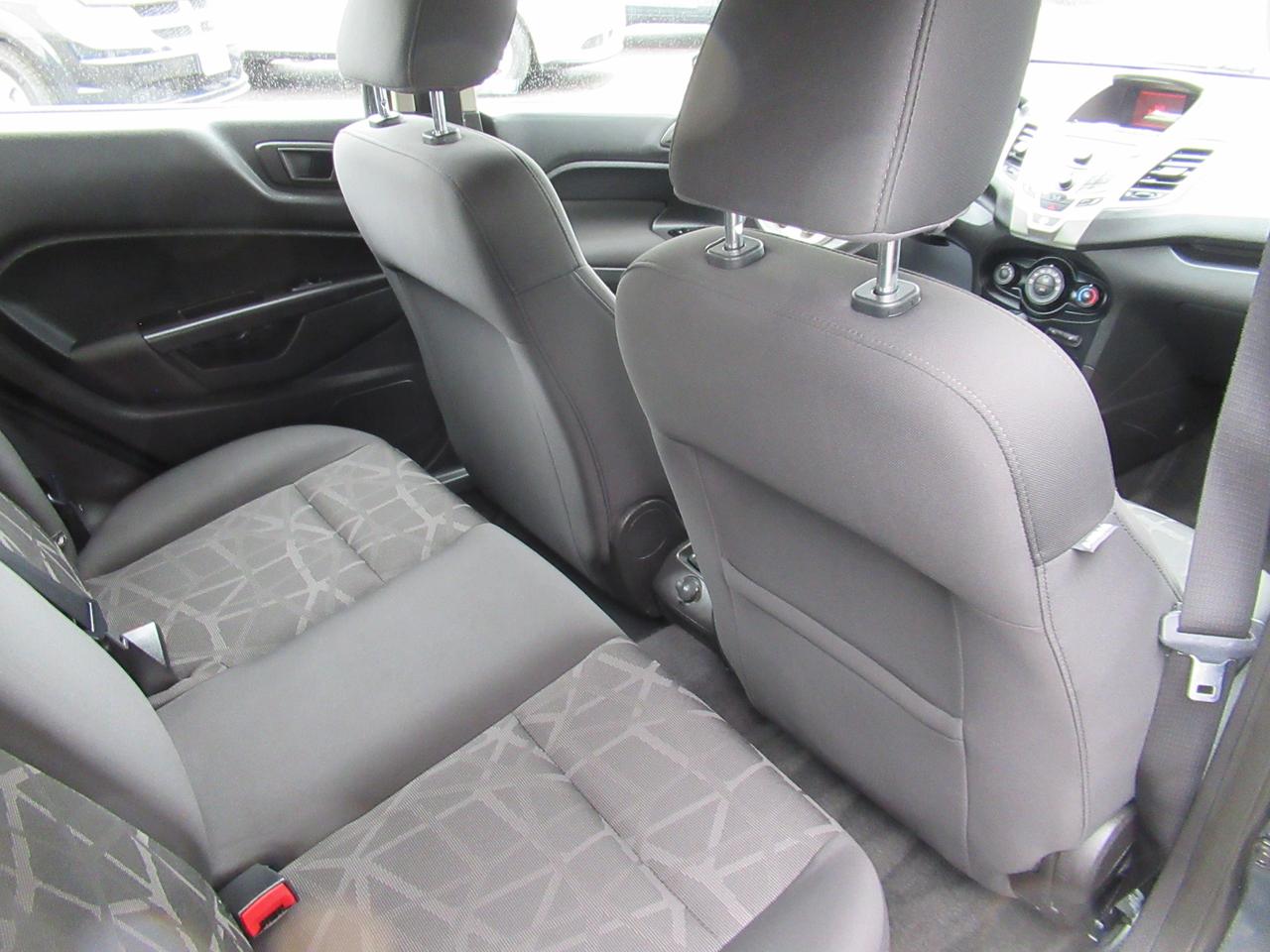 2011 Ford Fiesta SE Photo