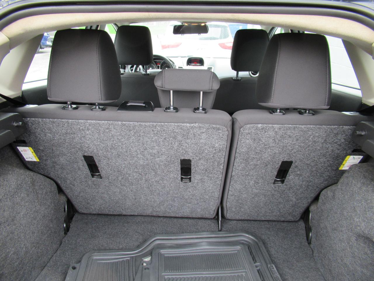 2011 Ford Fiesta SE Photo