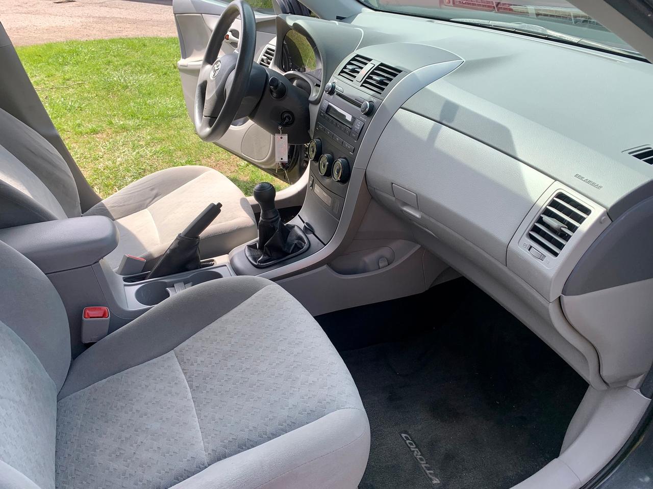 2010 Toyota Corolla CE Photo