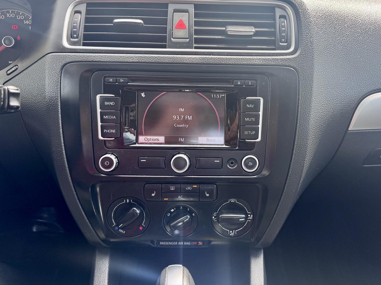 2011 Volkswagen Jetta FINANCING AVAILABLE Photo13