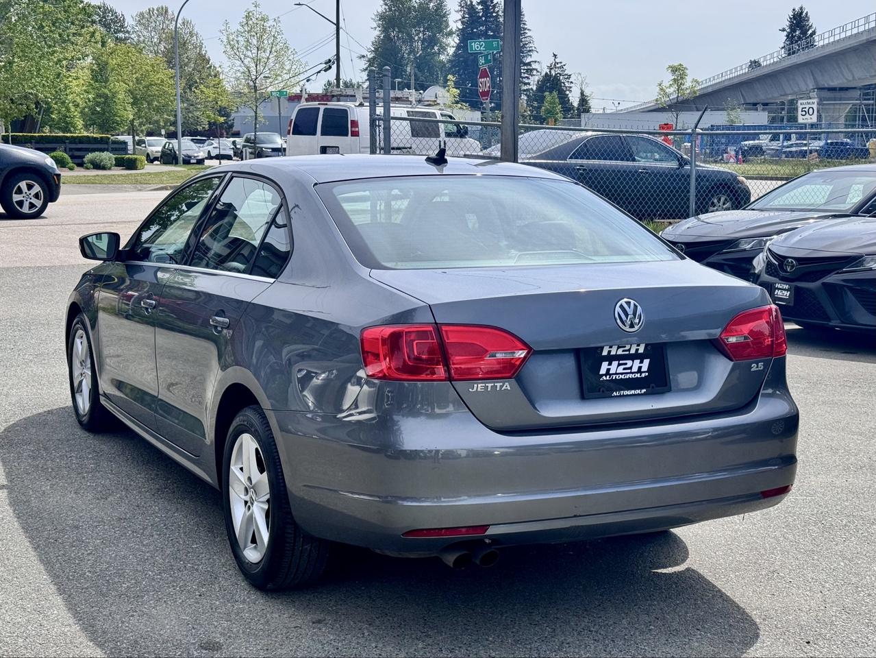 2011 Volkswagen Jetta FINANCING AVAILABLE Photo7