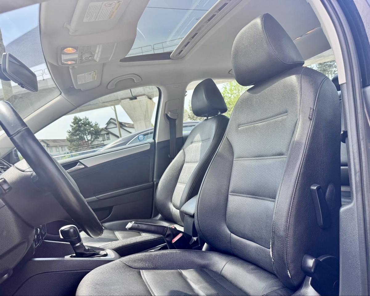 2011 Volkswagen Jetta FINANCING AVAILABLE Photo9