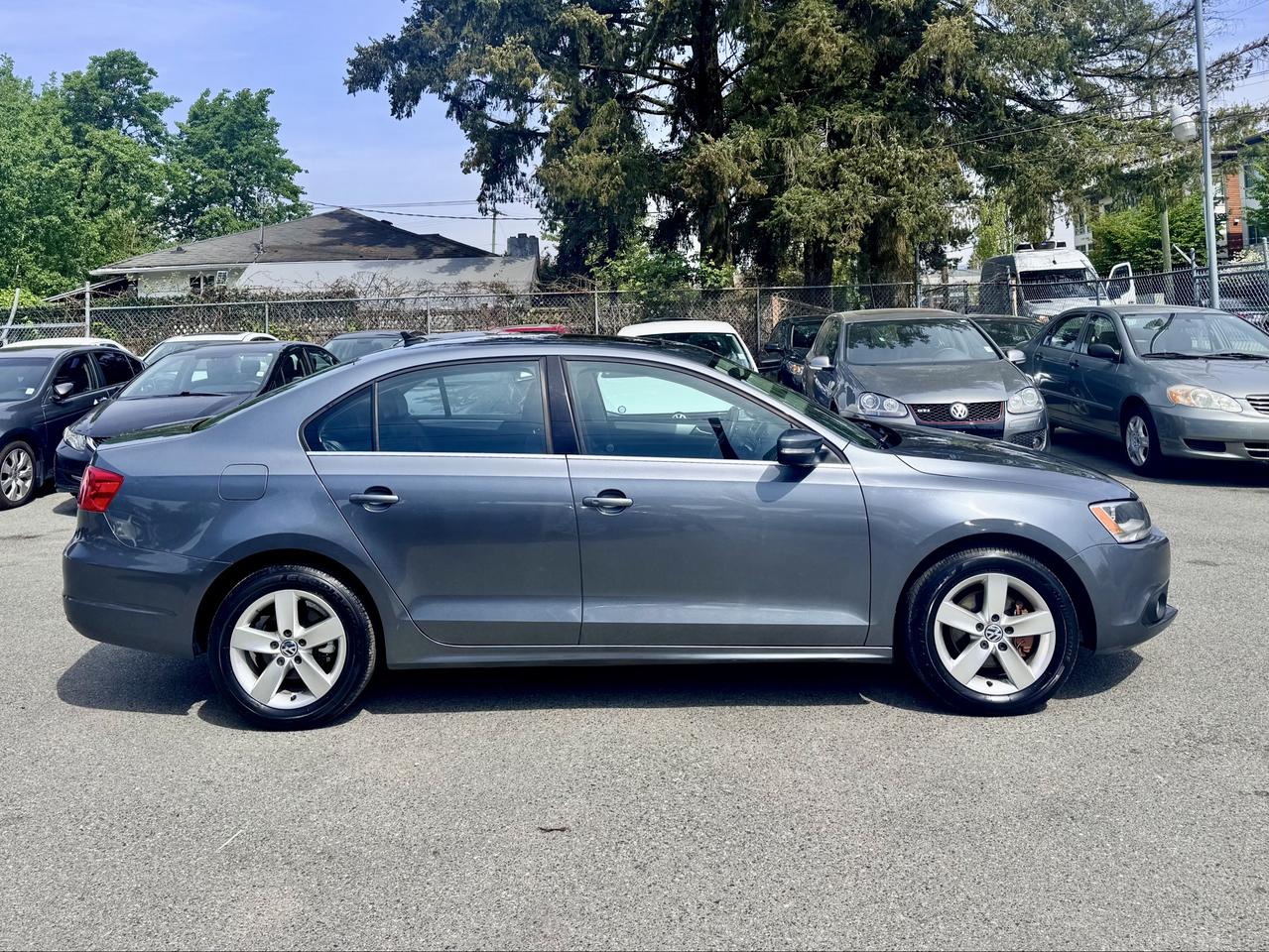 2011 Volkswagen Jetta FINANCING AVAILABLE Photo4