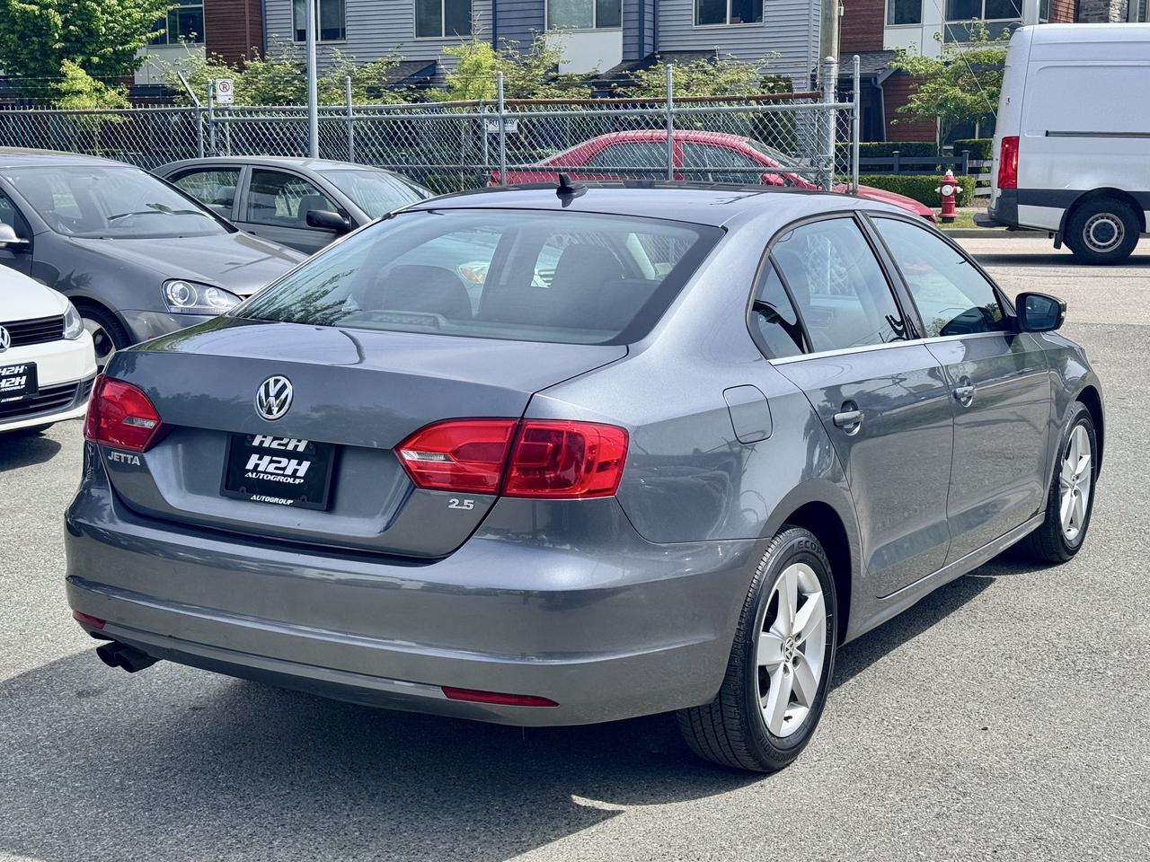 2011 Volkswagen Jetta FINANCING AVAILABLE Photo5
