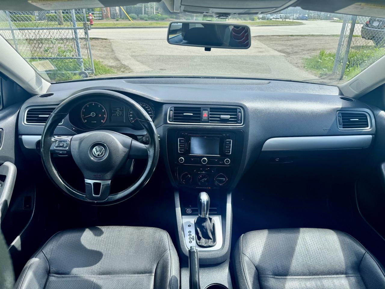 2011 Volkswagen Jetta FINANCING AVAILABLE Photo10