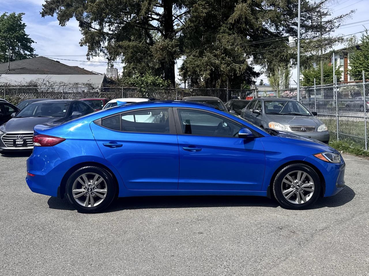 2017 Hyundai Elantra FINANCING AVAILABLE Photo4