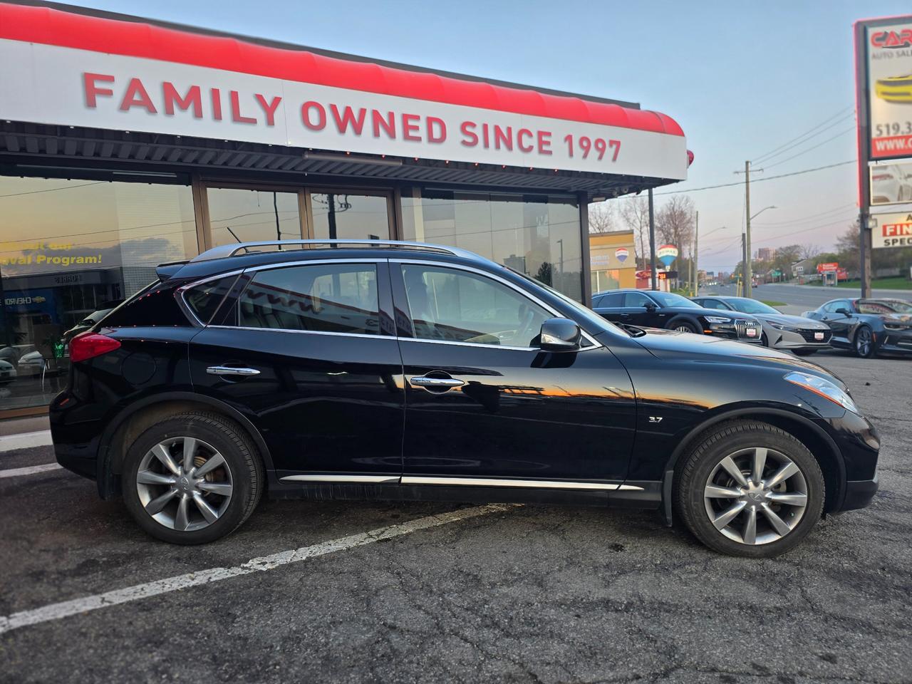 2017 Infiniti QX50 AWD | V6 3.7L | One Owner | Accident Free | Photo