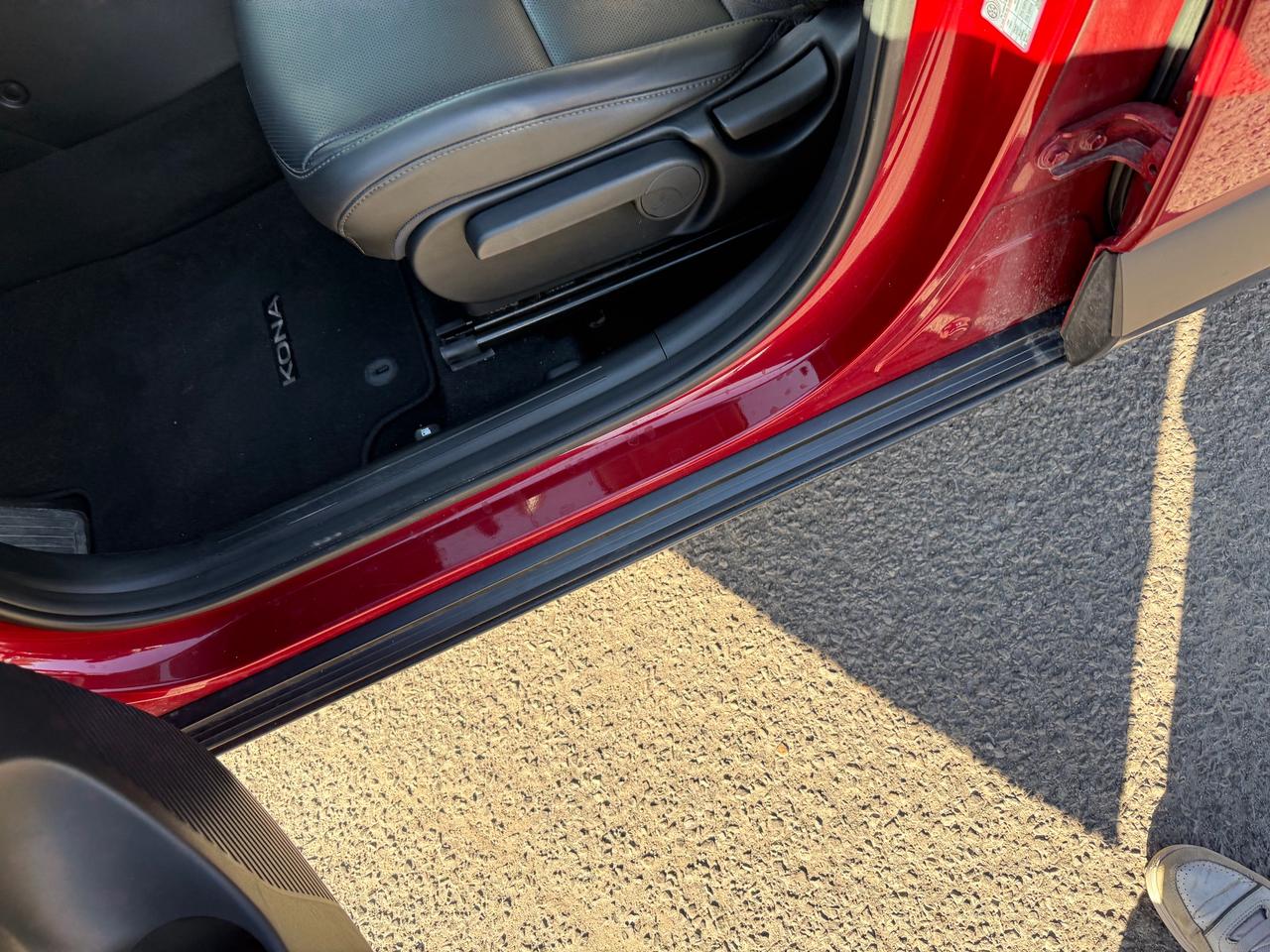 2024 Hyundai KONA 2.0L Preferred w/Trend Package Sunroof! Leather! AutoStart! Photo