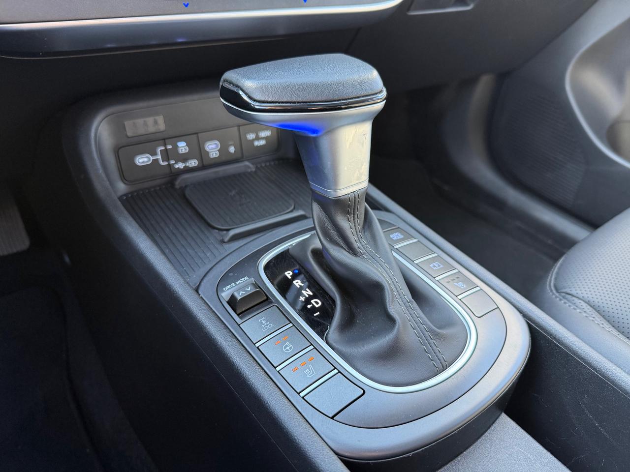 2024 Hyundai KONA 2.0L Preferred w/Trend Package Sunroof! Leather! AutoStart! Photo