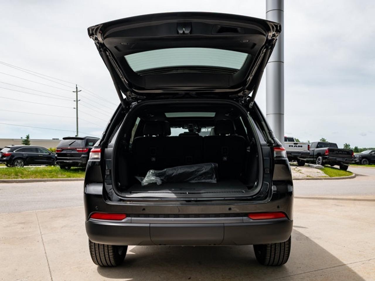 2026 Jeep Grand Cherokee Limited Photo